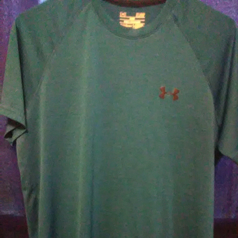 Mens under armour shirt